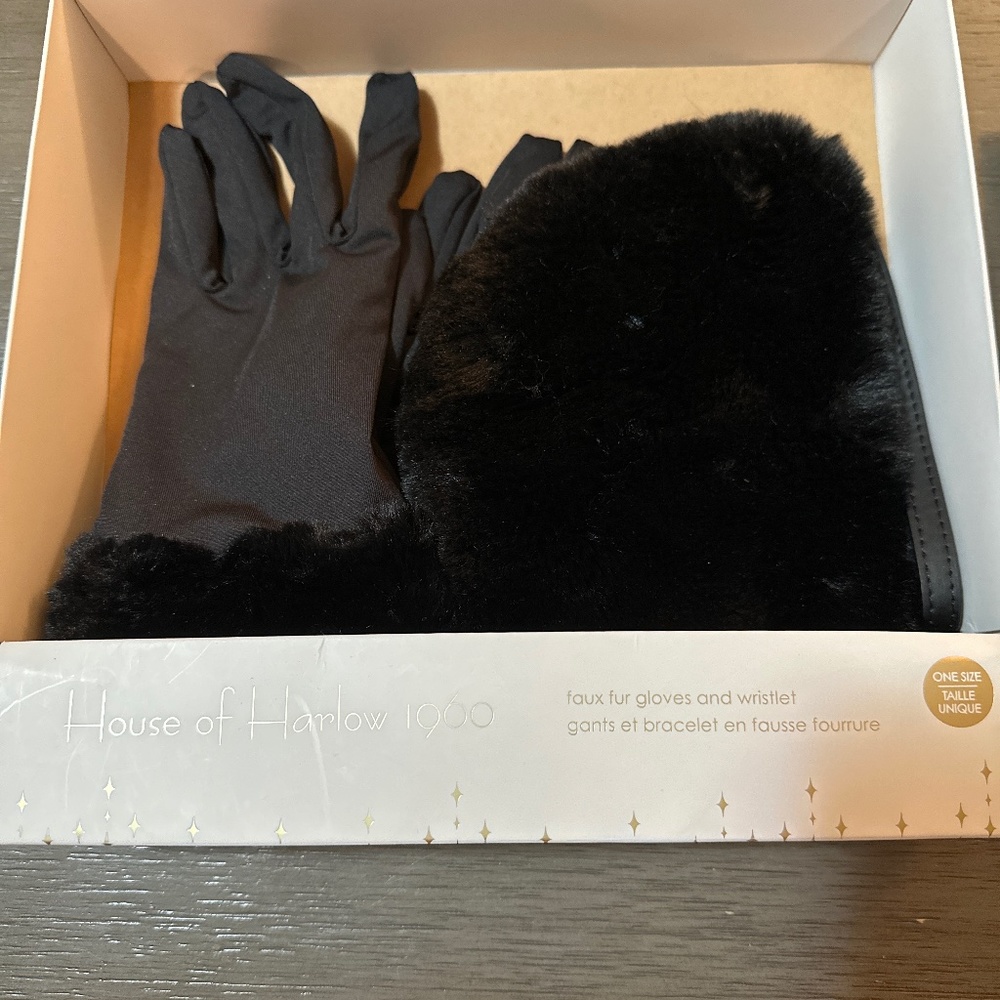 NIB faux fur House of Harlow 1960 black tech glove and wristlet set